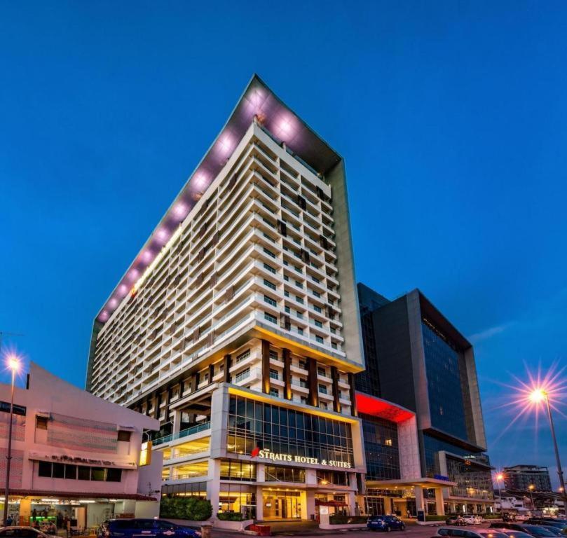 The Straits Suites By Ciconia Malacca Exterior foto