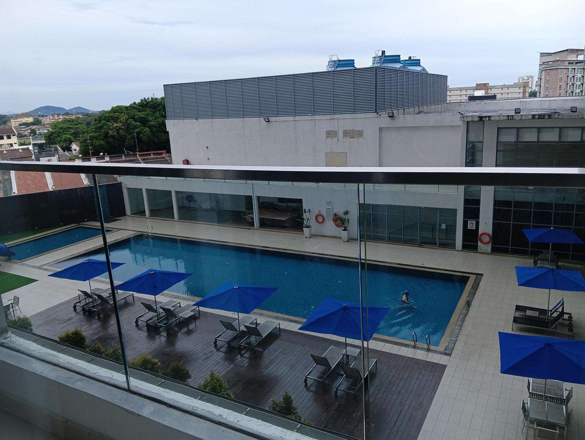 The Straits Suites By Ciconia Malacca Exterior foto