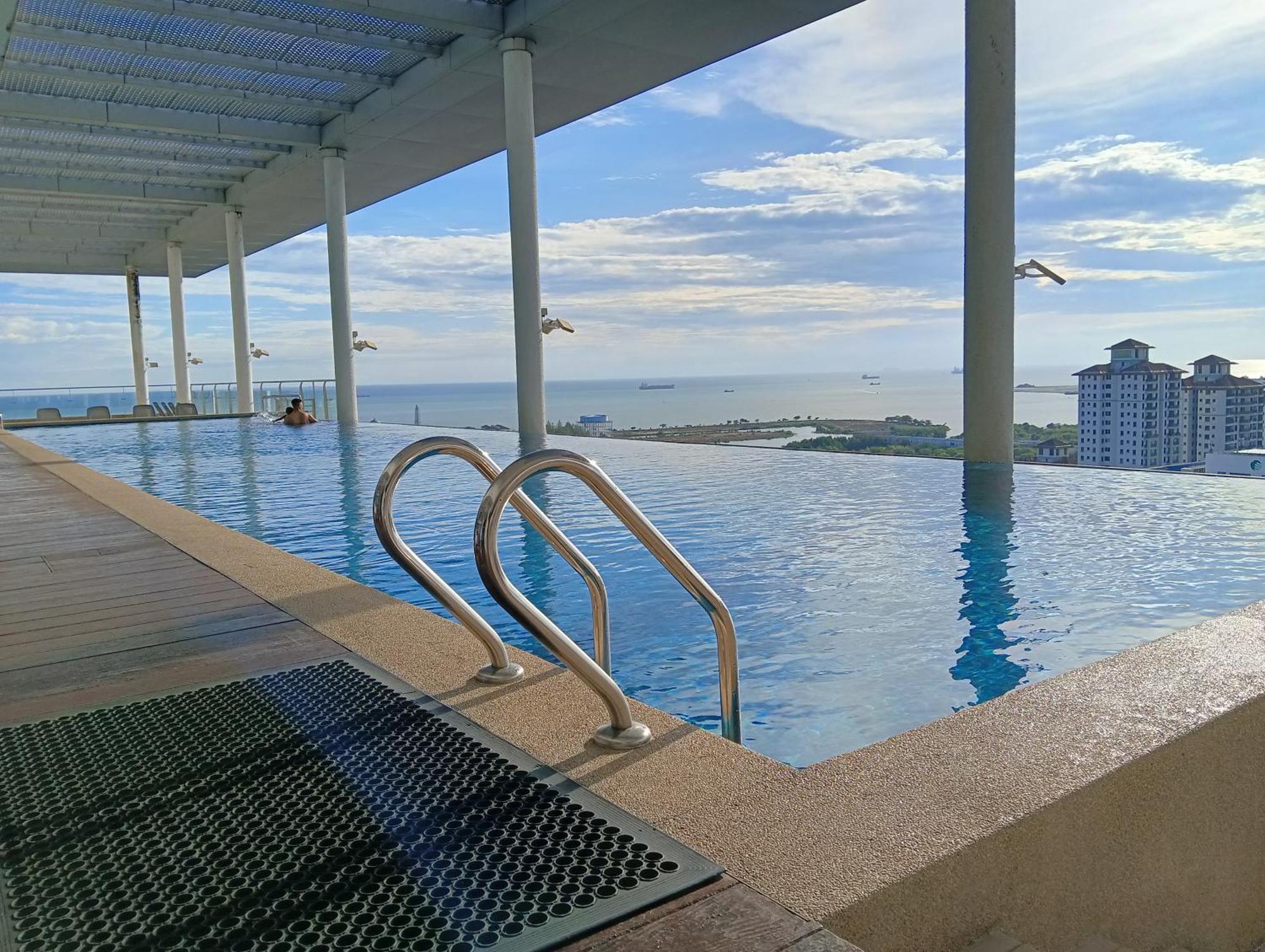 The Straits Suites By Ciconia Malacca Exterior foto