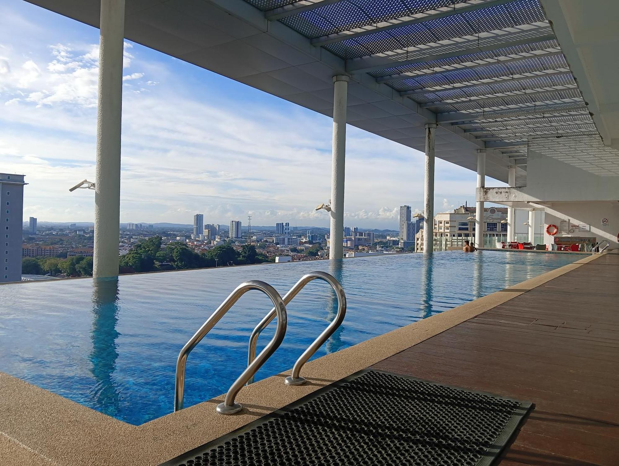 The Straits Suites By Ciconia Malacca Exterior foto